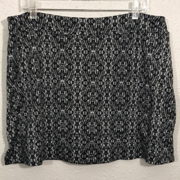 Tranquility Black & White Print Stretch Skort size XXL - Picture 2 of 9